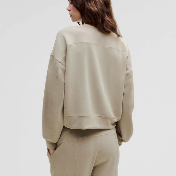 *NWT* Lululemon Softstreme Perfectly Oversized Cropped Crew Riverstone Size 4 - Picture 2 of 6